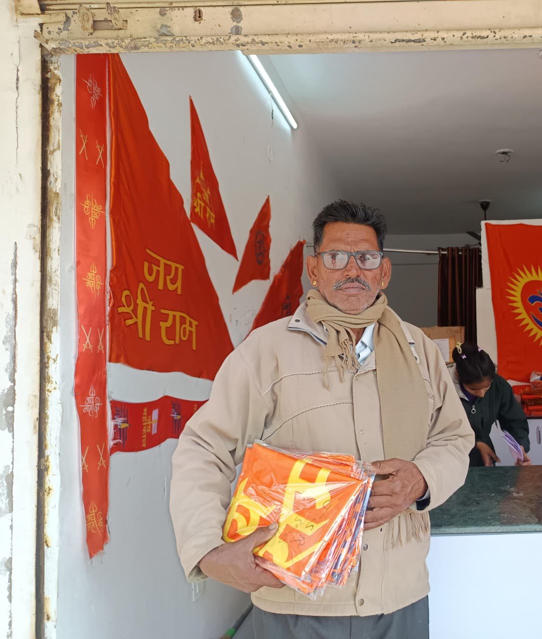 हमारे सम्मानीय भगवा धारी 